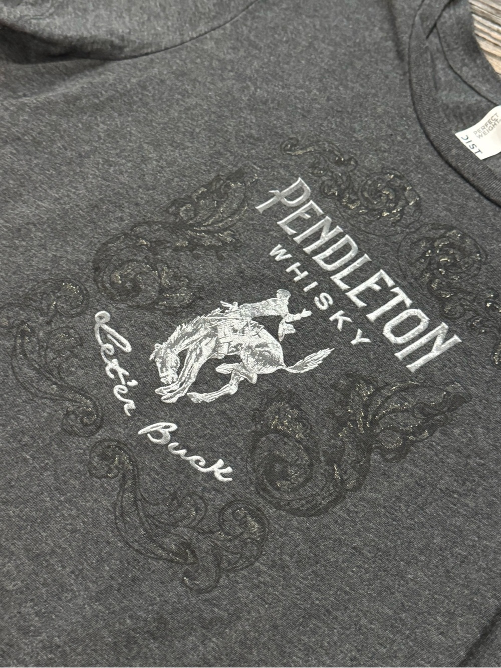 Pendleton Whisky Women’s Grey Graphic Crewneck Cowboy Whiskey T-Shirt Size Large